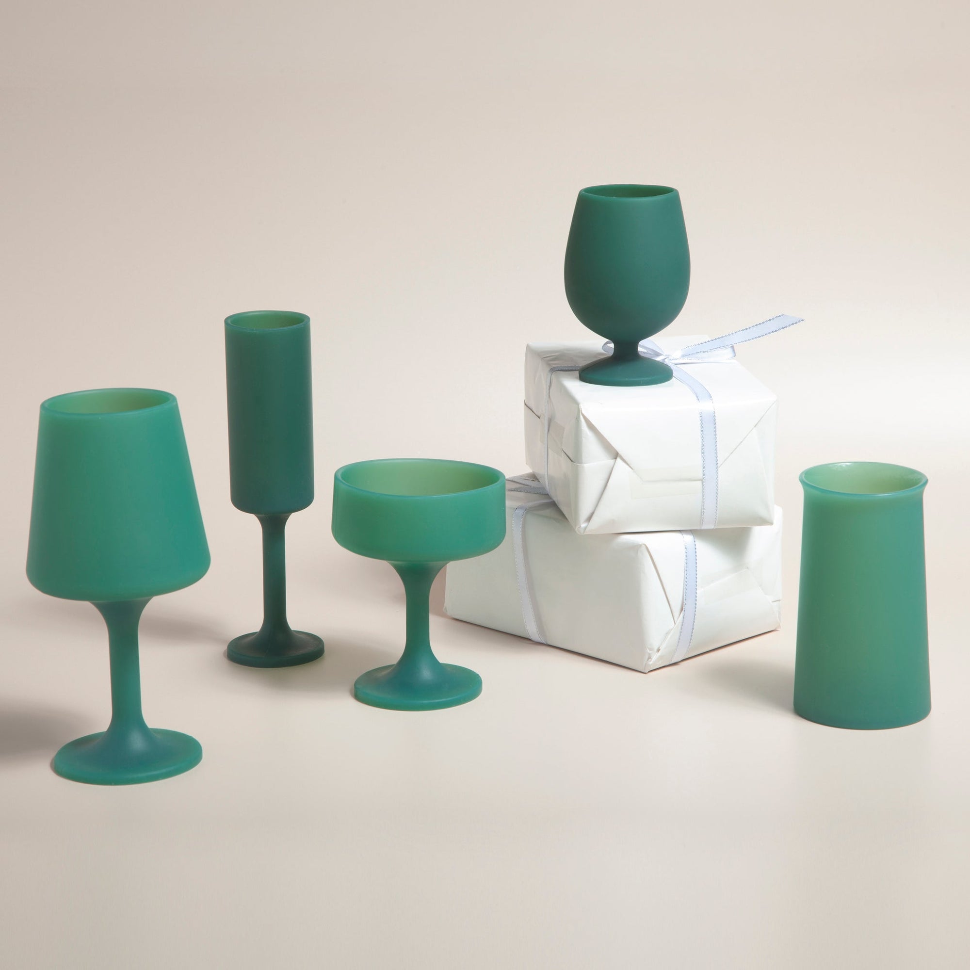 holiday mistletoe | mecc | silicone unbreakable cocktail glasses - porter green | style + sustainability