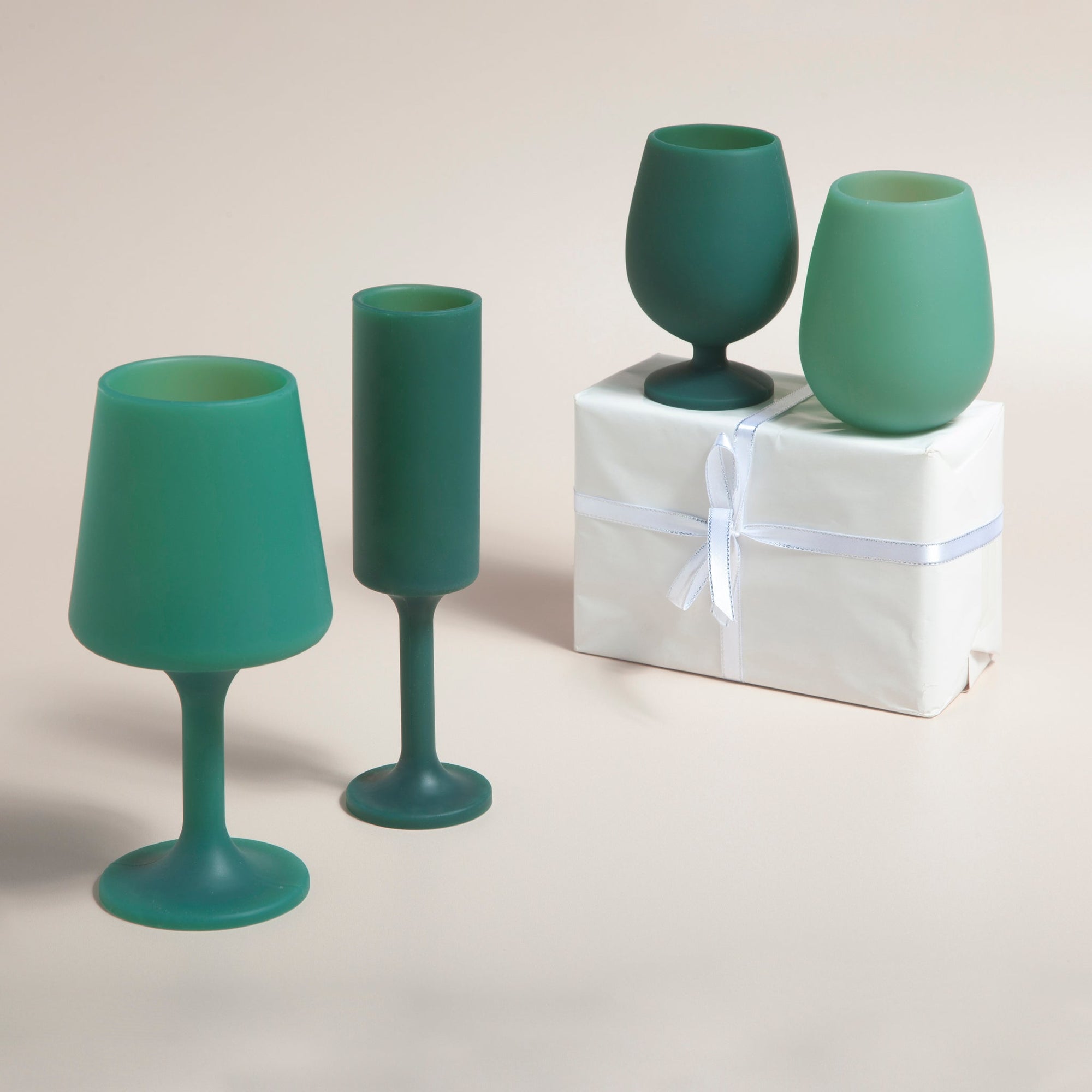 holiday mistletoe | stemm | silicone unbreakable wine glasses - porter green | style + sustainability